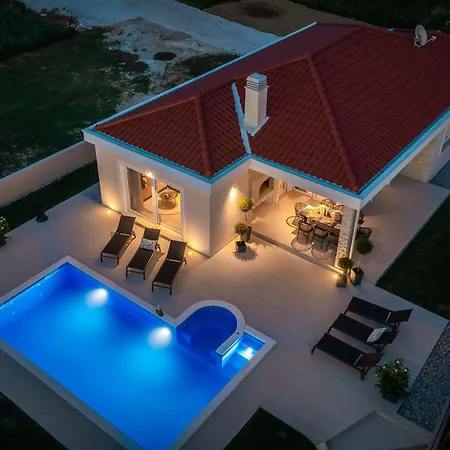 Eleni Villa