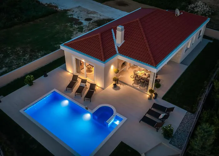 Eleni Villa