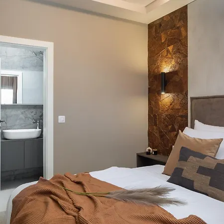 Eleni Вилла Любач