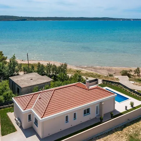 Eleni Βίλα Ljubač